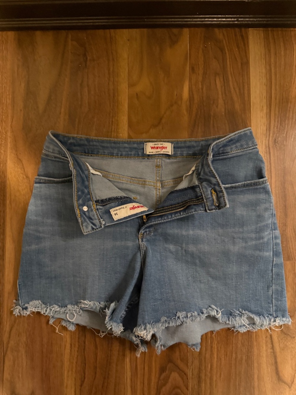 Wrangler Women’s Light Blue Frayed Hem Denim Shorts